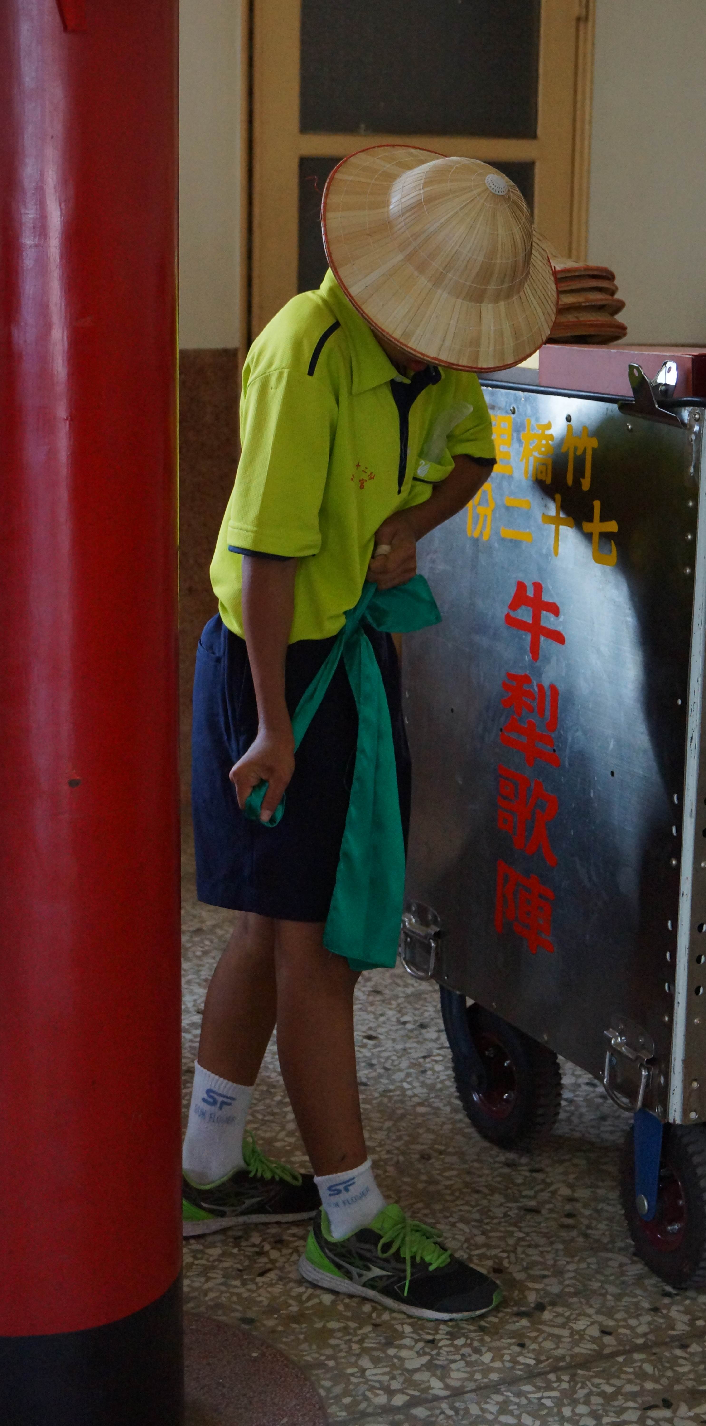 戊戌香科，竹橋慶善宮牛犁歌陣整裝待發。